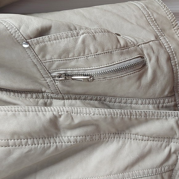 Jacket - Picture 5 of 7